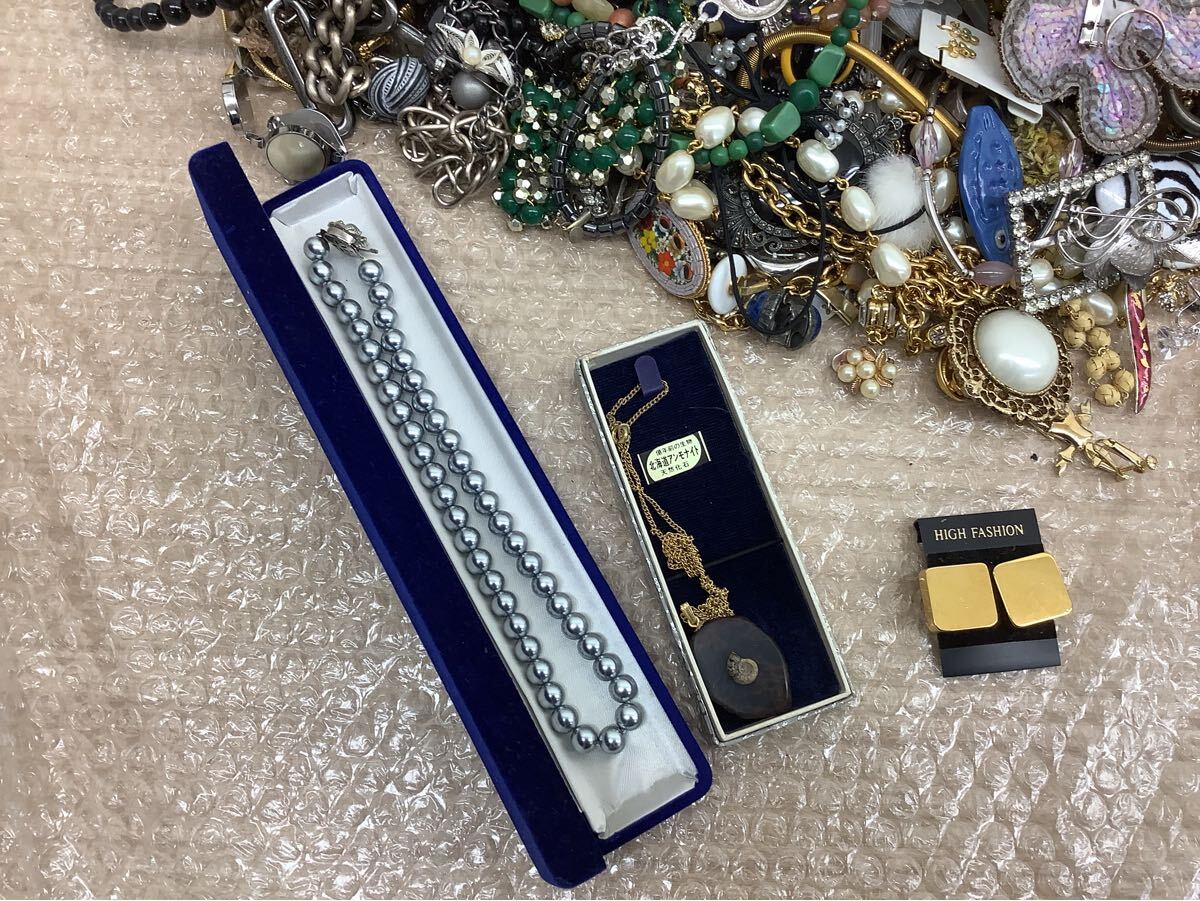 ◯営NI161-A11T100【埼玉発】アクセサリーまとめ売り ◯営NI161-A11T100【埼玉発】アクセサリーまとめ売り