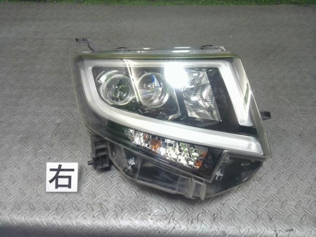 ダイハツ（DAIHATSU）※同梱不可※ムーヴ LA150S 右ヘッドランプ 右ヘッドライト カラー W24 品番 81145-B2060 LED レベライザー付