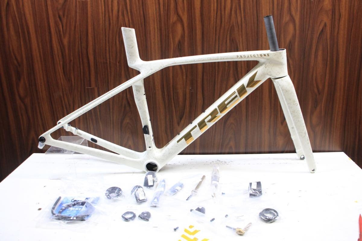 Yahoo!オークション - TREK トレック MADONE SLR Gen8 Era White Yahoo!オークション - TREK トレック MADONE SLR Gen8 Era White