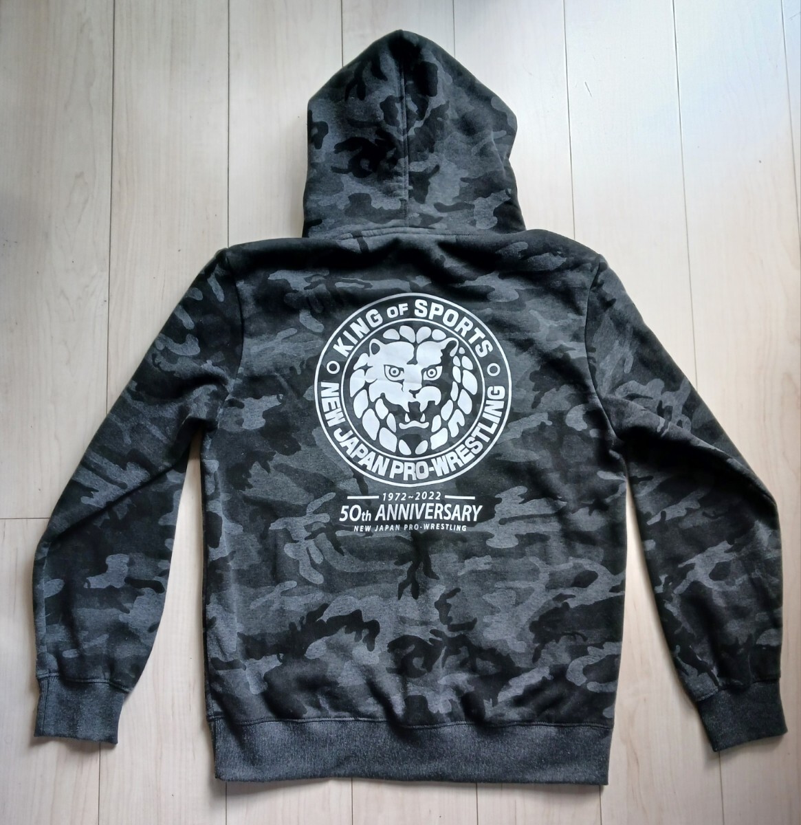 新日本 プロレス LL XL 50周年記念 フーディー パーカー 迷彩 カモ 黒 灰 ブラック グレー カモフラージュ 50 th anniversary_画像1