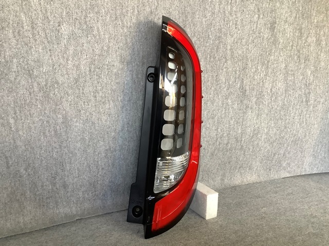 5075-V4 シエンタ MXPC10 テール レンズ LED 右 ☆_画像1