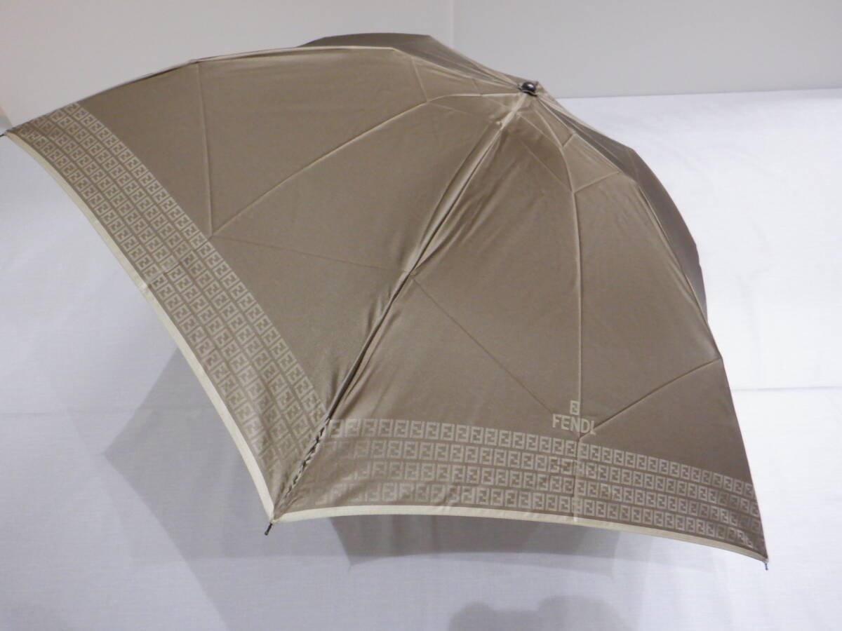 FENDI フェンディ 折りたたみ傘/雨具 ズッカ柄 ブラウン 強力撥 FENDI フェンディ 折りたたみ傘/雨具 ズッカ柄 ブラウン 強力撥
