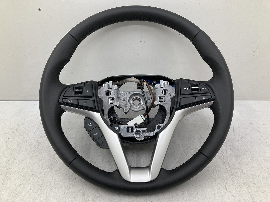 美品 動作OK R3年 MA37S ソリオ HV 走行3,983km 純正 レザー ステアリング ハンドルスイッチ付 MA47S MA27S (O1531)