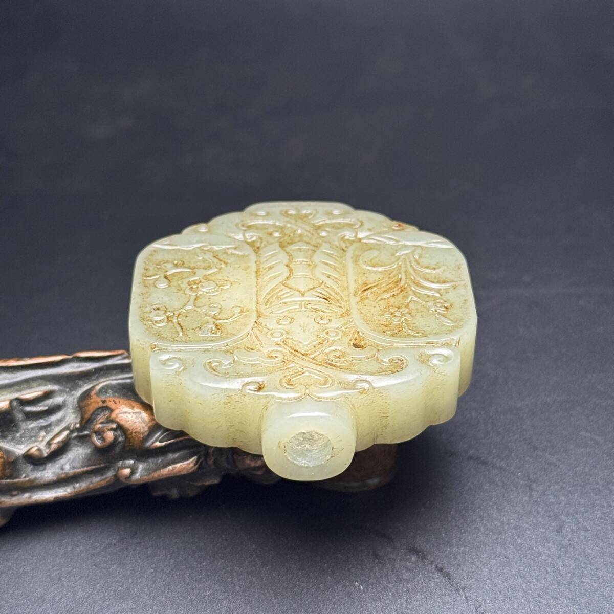 珍品旧蔵* 清 和田老玉 精美和田玉四君子鼻煙壺 唐物 古美術品 珍品旧蔵* 清 和田老玉 精美和田玉四君子鼻煙壺 唐物 古美術品