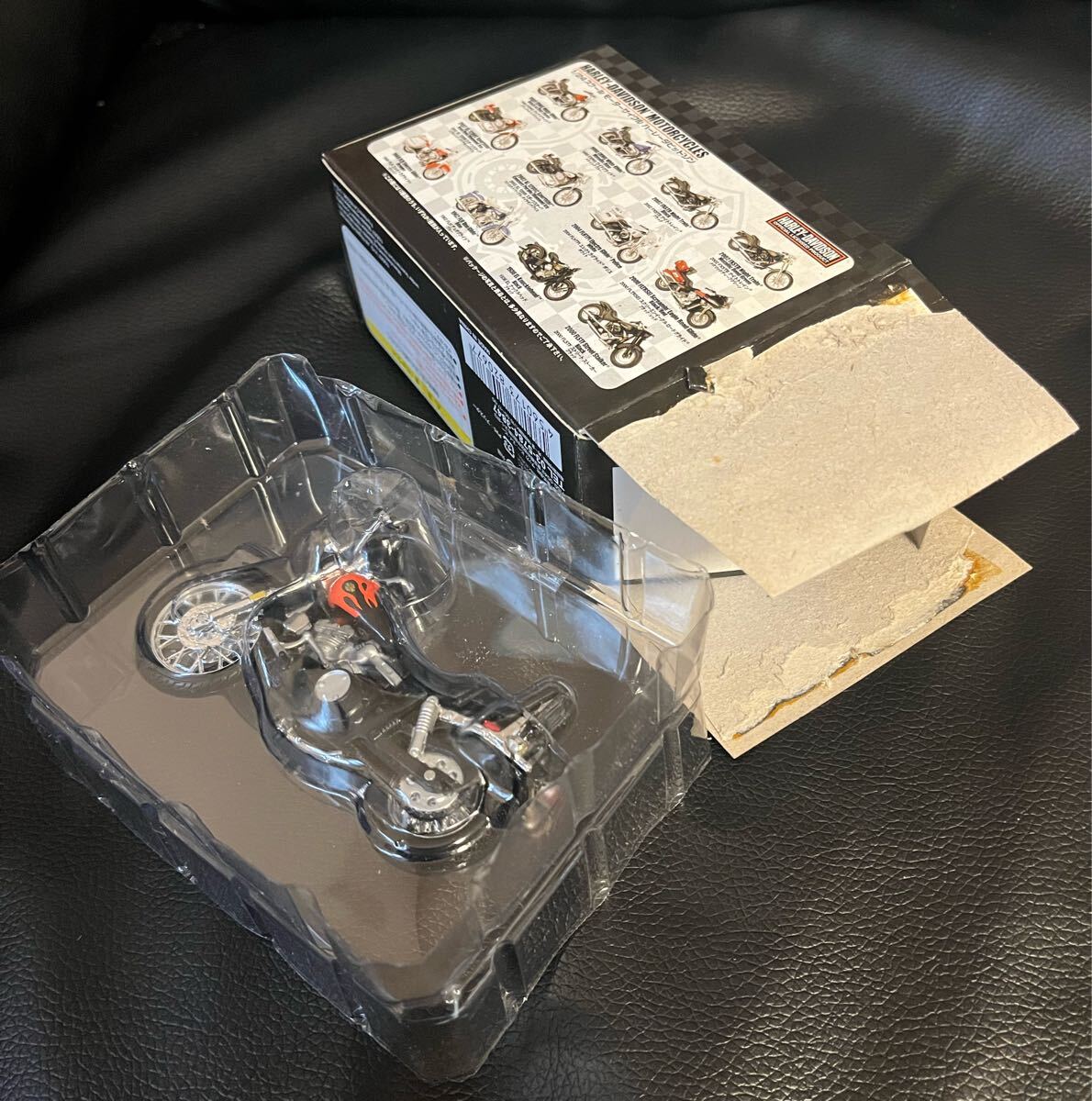 1/24 モーターサイクル ハーレーダビッドソン HARLEY-DAVIDSON 1980 FXWG Wide Glide ワイドグライド ブラック レッド マイスト maisto_画像8