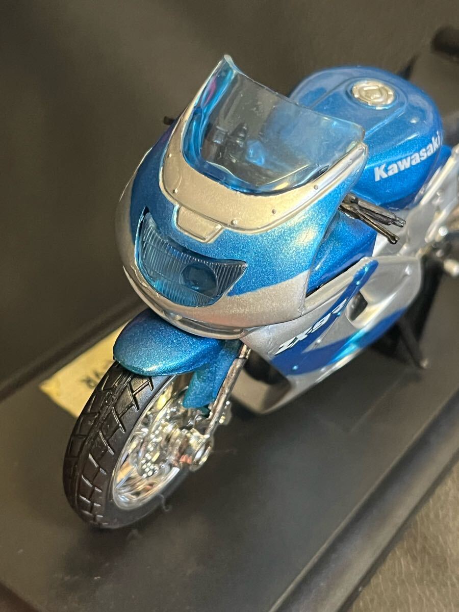 1/18 KAWASAKI ZX-9R Ninja 忍者 ニンジャ 川崎 カワサキ ZX9R Maisto マイスト ダイキャストバイク ミニカー オートバイ 完成品　　_画像7