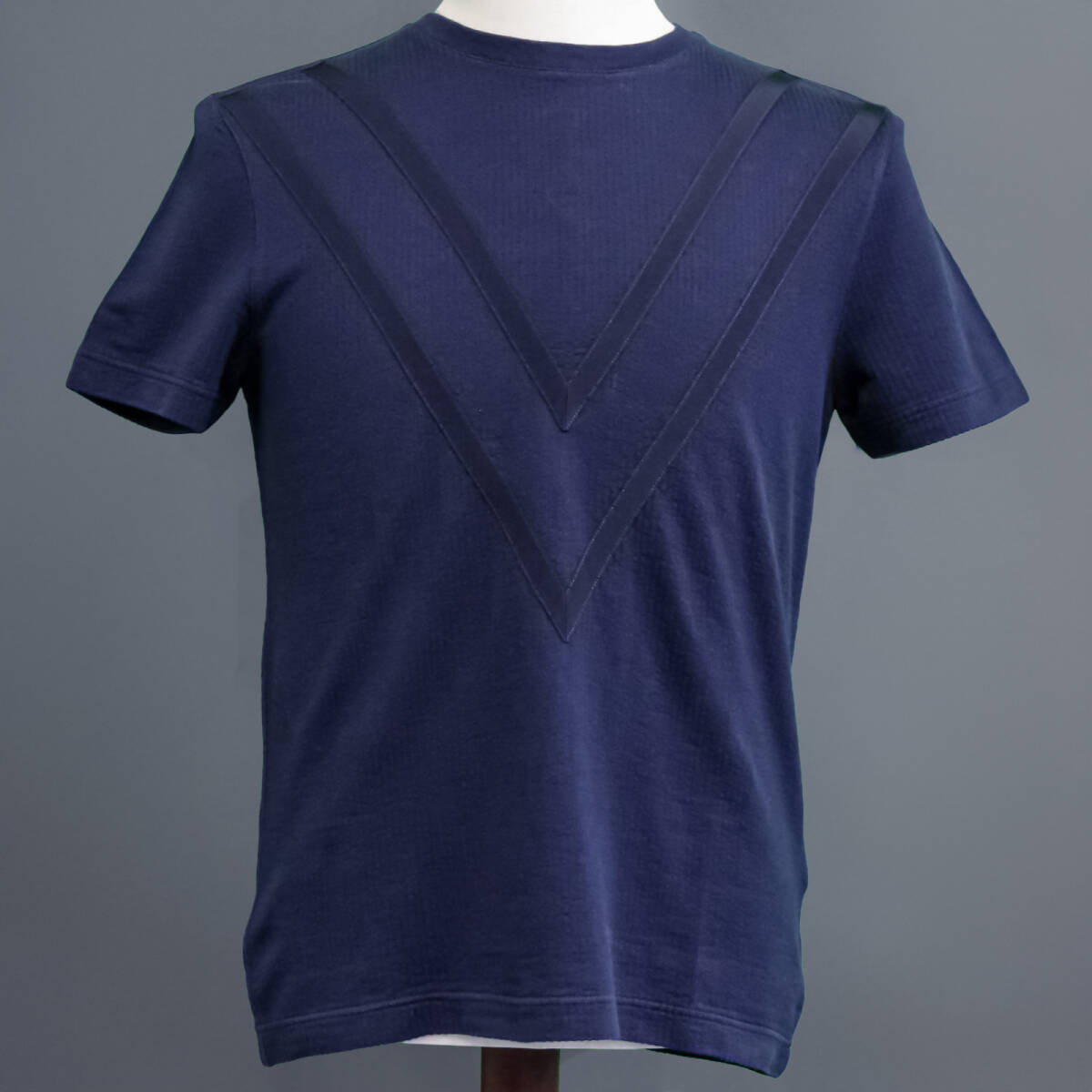 美品】LOUIS VUITTON ルイヴィトン Vロゴ 半袖Tシャツ XS 美品】LOUIS VUITTON ルイヴィトン Vロゴ 半袖Tシャツ XS