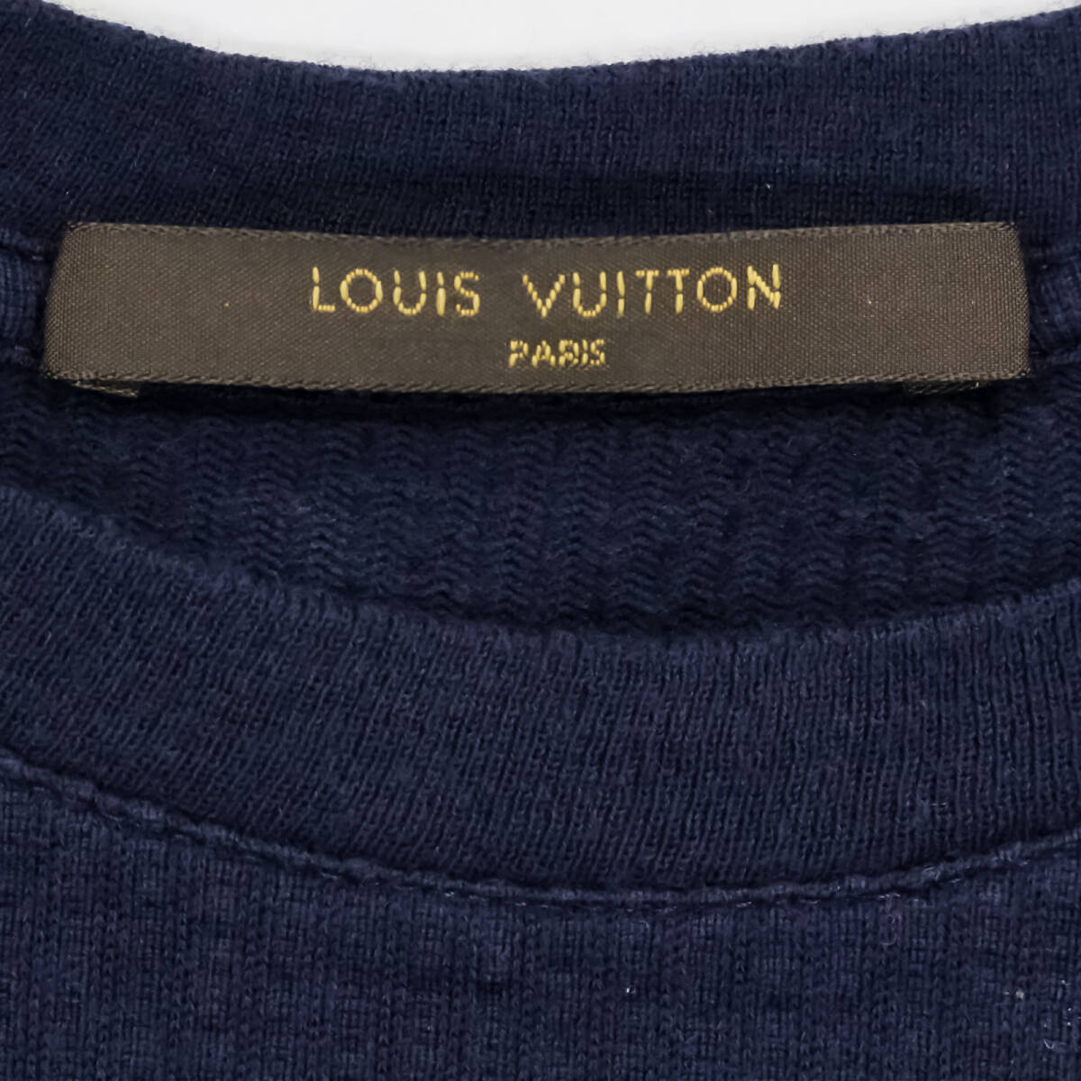美品】LOUIS VUITTON ルイヴィトン Vロゴ 半袖Tシャツ XS 美品】LOUIS VUITTON ルイヴィトン Vロゴ 半袖Tシャツ XS