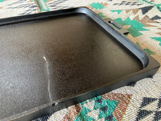 【溶接補修跡あり】岩鋳 どっしりくん(大)※ステンレス蓋・プレート用手提げ袋付き BBQ・キャンプ向け_画像3