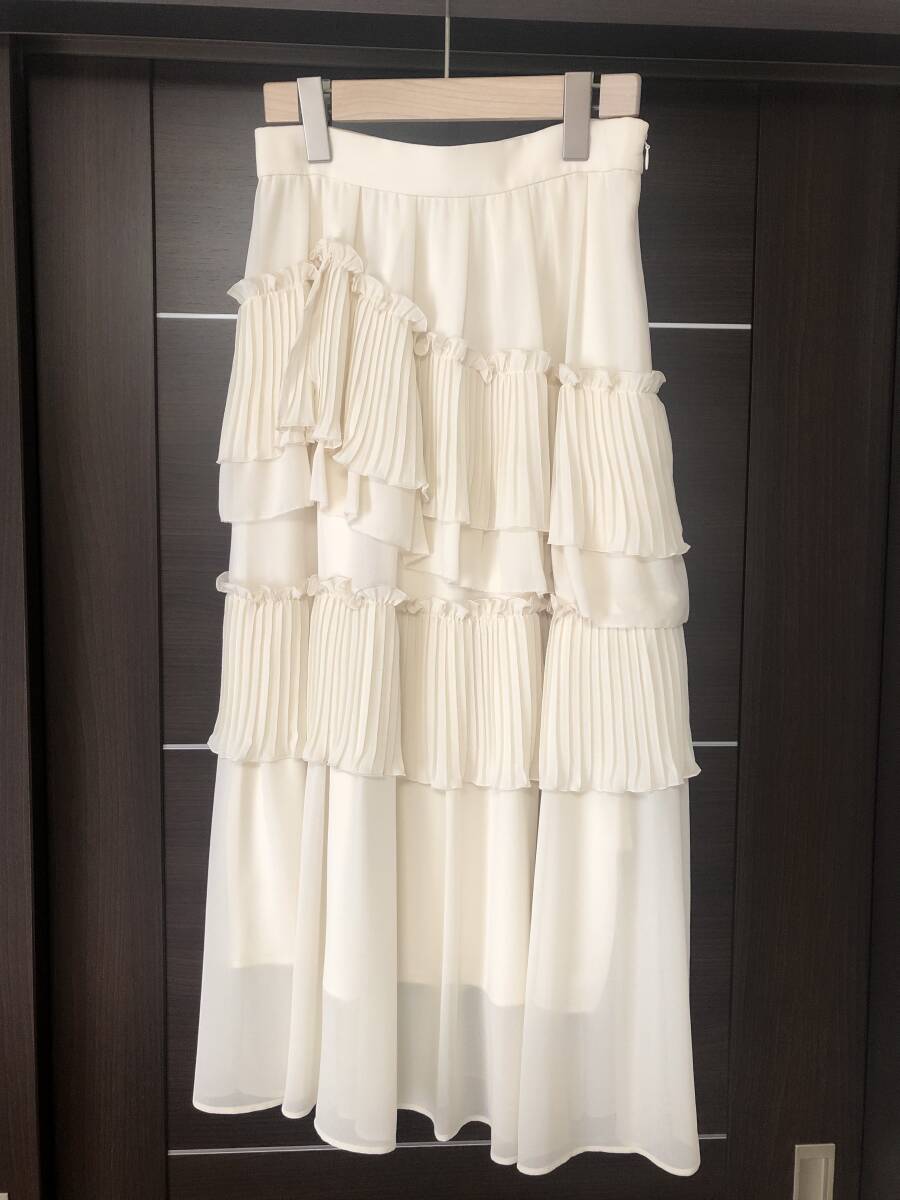 送料無料★ジルスチュアート　ティアードフリルスカート　０サイズ　アイボリー　USED
