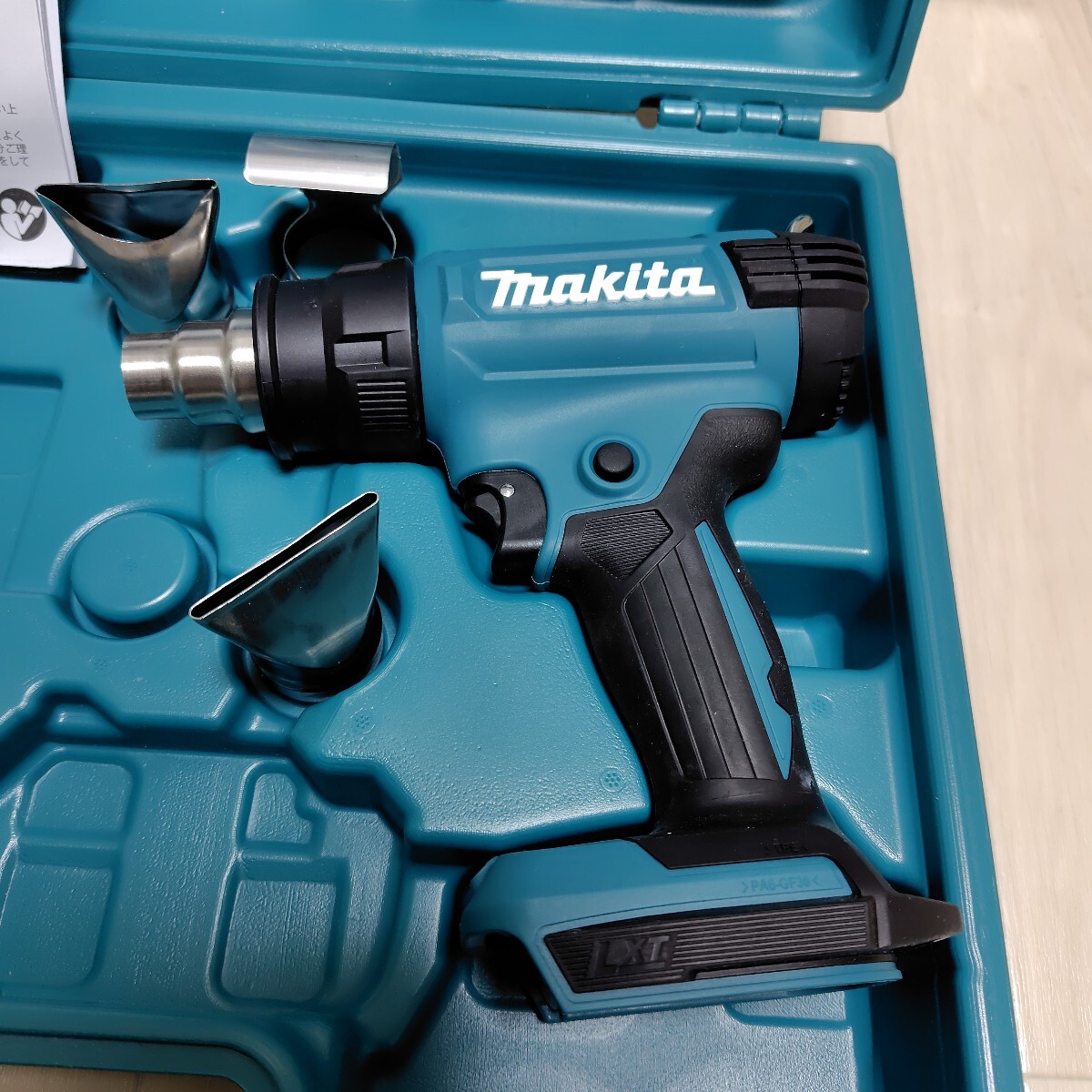極上 マキタ HG181D 充電式 ヒートガン 18V ケース付 使用回数1 極上 マキタ HG181D 充電式 ヒートガン 18V ケース付 使用回数1