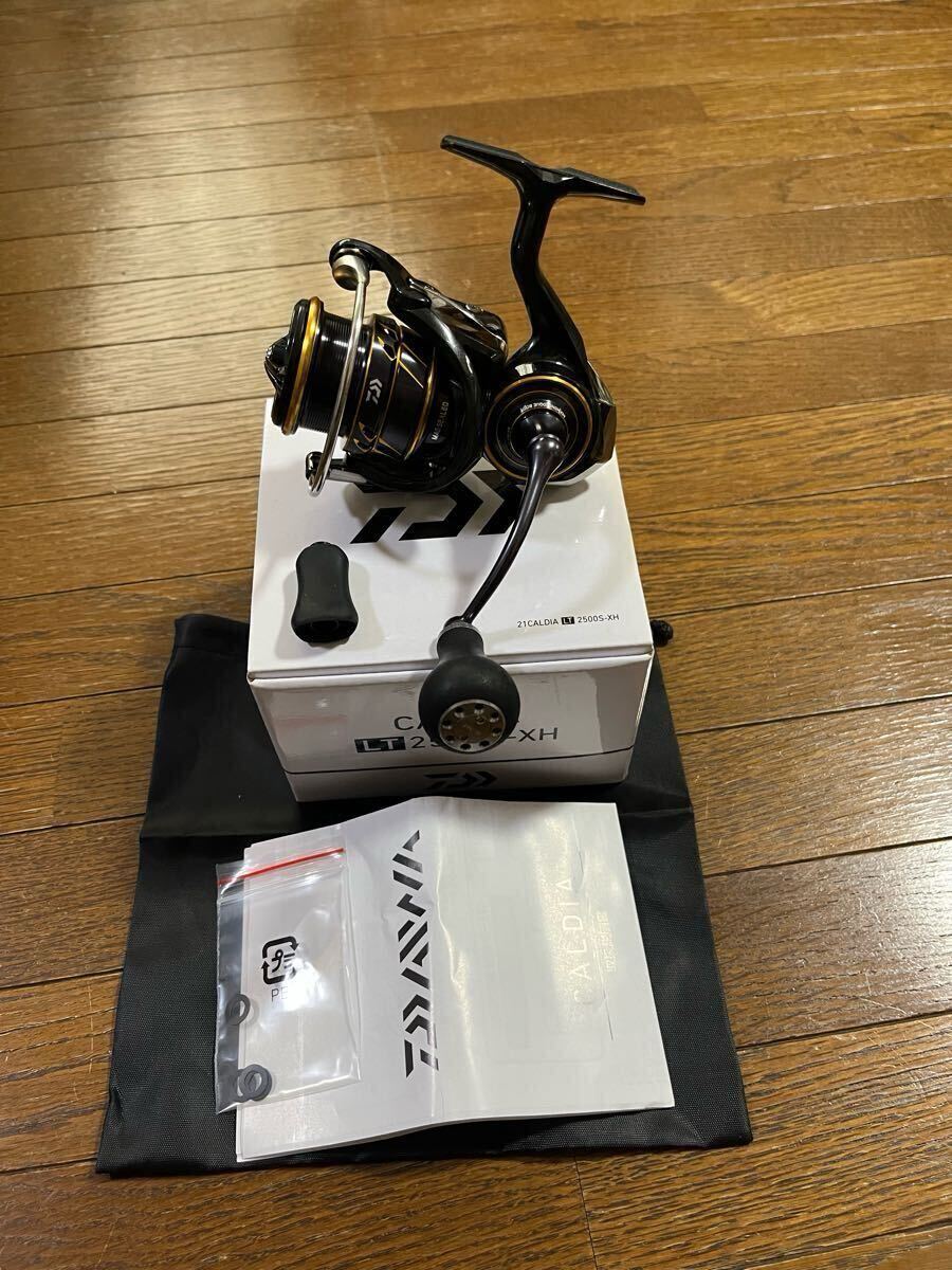 ダイワ 21カルディアLT2500S-XH 中古品 RCSパワーライトノブM ダイワ 21カルディアLT2500S-XH 中古品 RCSパワーライトノブM