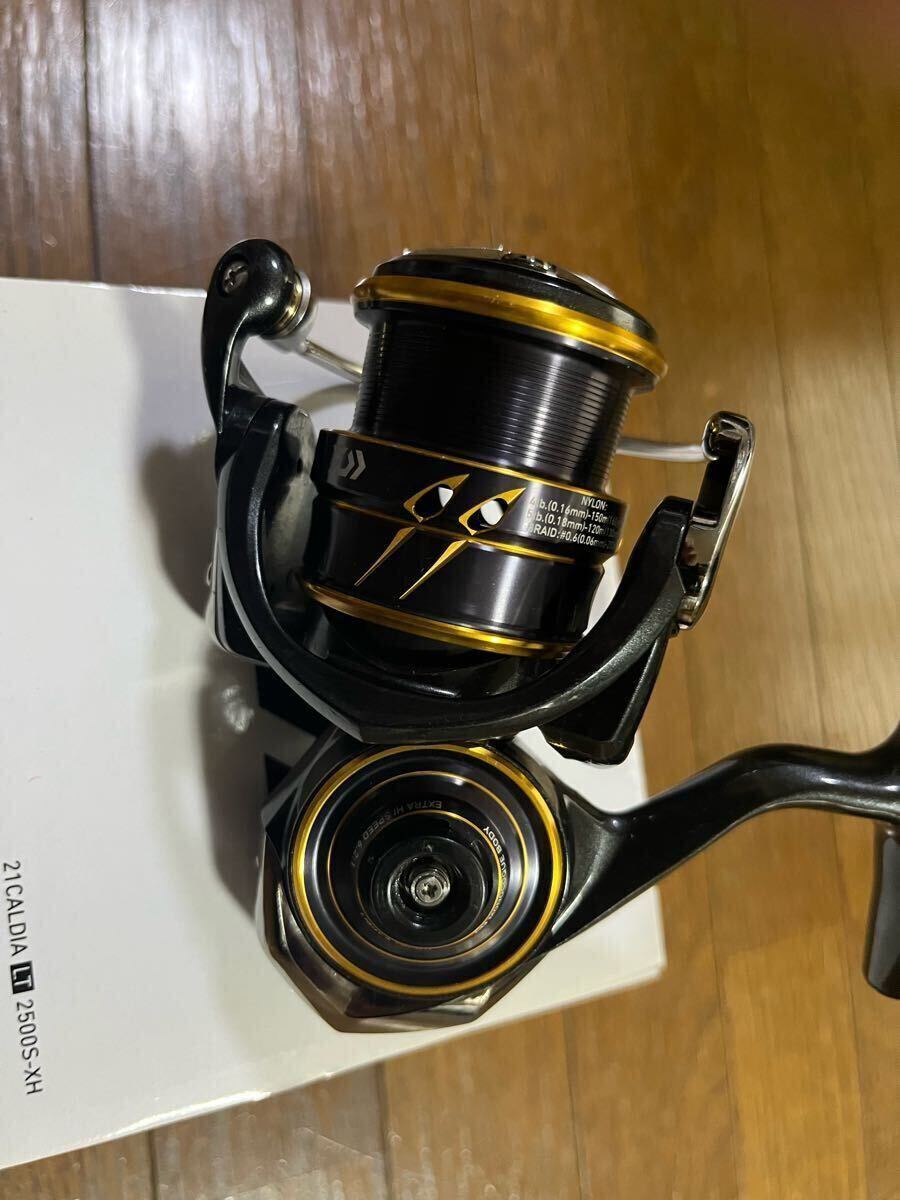 ダイワ 21カルディアLT2500S-XH 中古品 RCSパワーライトノブM ダイワ 21カルディアLT2500S-XH 中古品 RCSパワーライトノブM