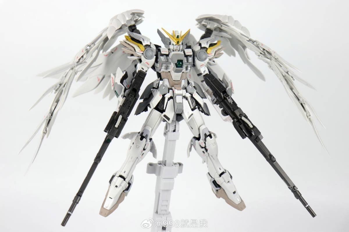 新機動戦記ガンダムW Frozen Teardrop ウイングガンダムスノーホ… 新機動戦記ガンダムW：「Frozen Teardrop」のスノーホワイトの