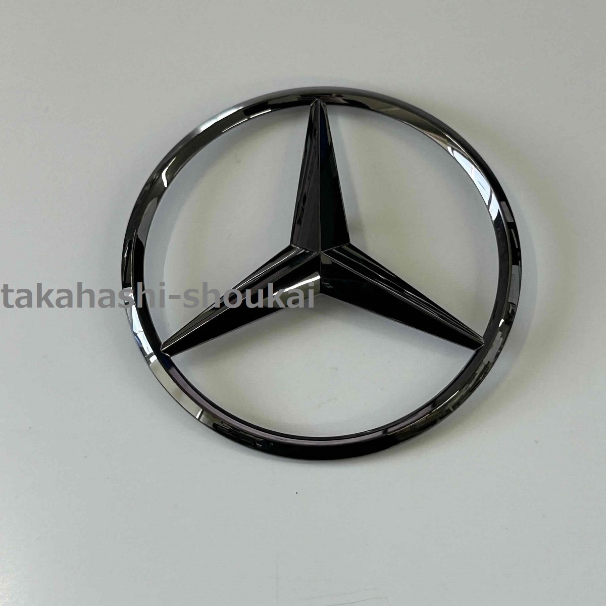 H247 GLA ベンツ純正 リアトランク中央 ブラック スターエンブレム/グロメット A2478179100 ナイトパッケージ・ブラックエディション_画像2