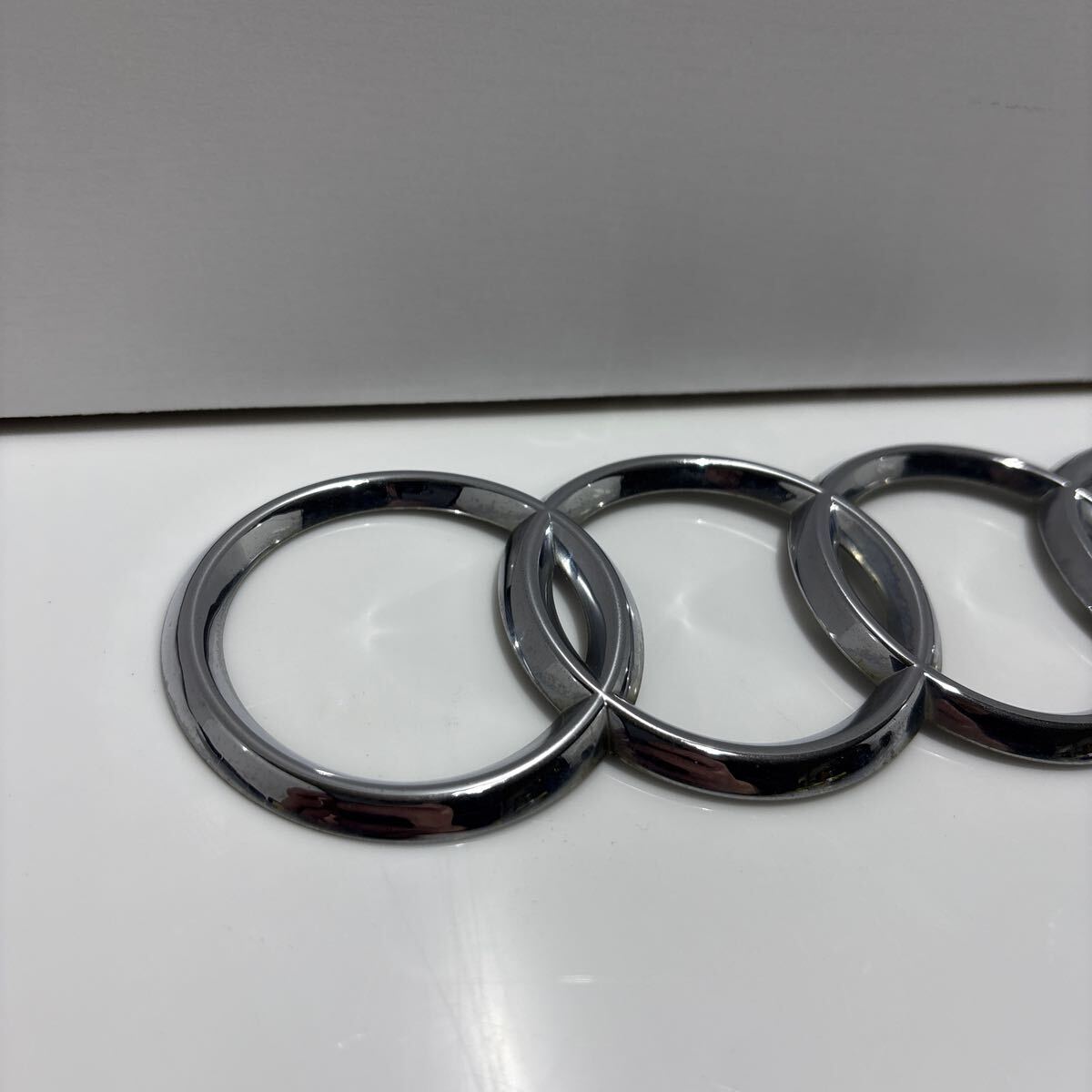 アウディ純正　エンブレム　C422