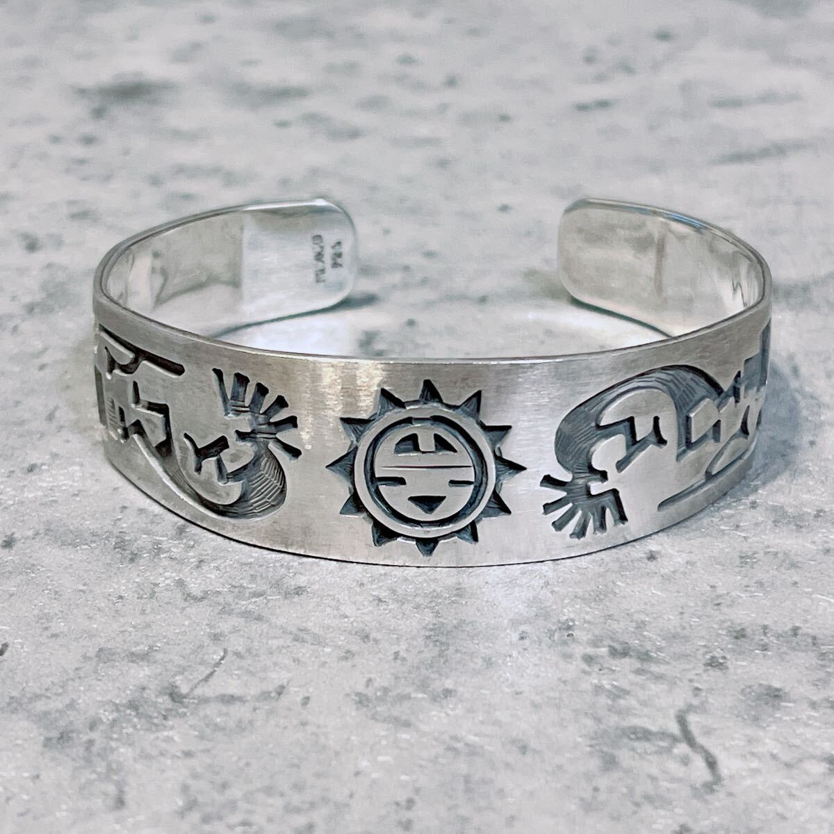 ホピ族 バングル ホピ族インディアンジュエリーバングル