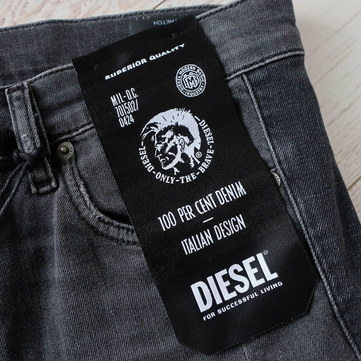 新品 タグ付き ディーゼル DIESEL ストレッチ バイカーデニム 美脚 スキニー ジーンズ 欧州限定 D-AMNY ブラック 黒 W31 メンズ Mサイズ