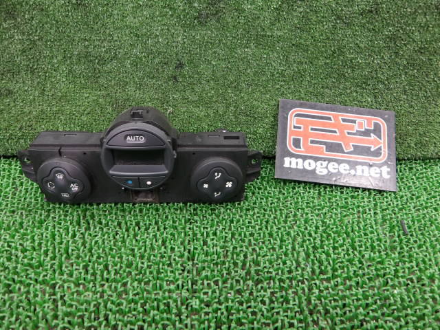 1FO6015 ANH42)) ルノー カングー ABA-KWK4M 2010年 16 純正 エアコンスイッチパネル　8200520205-AC