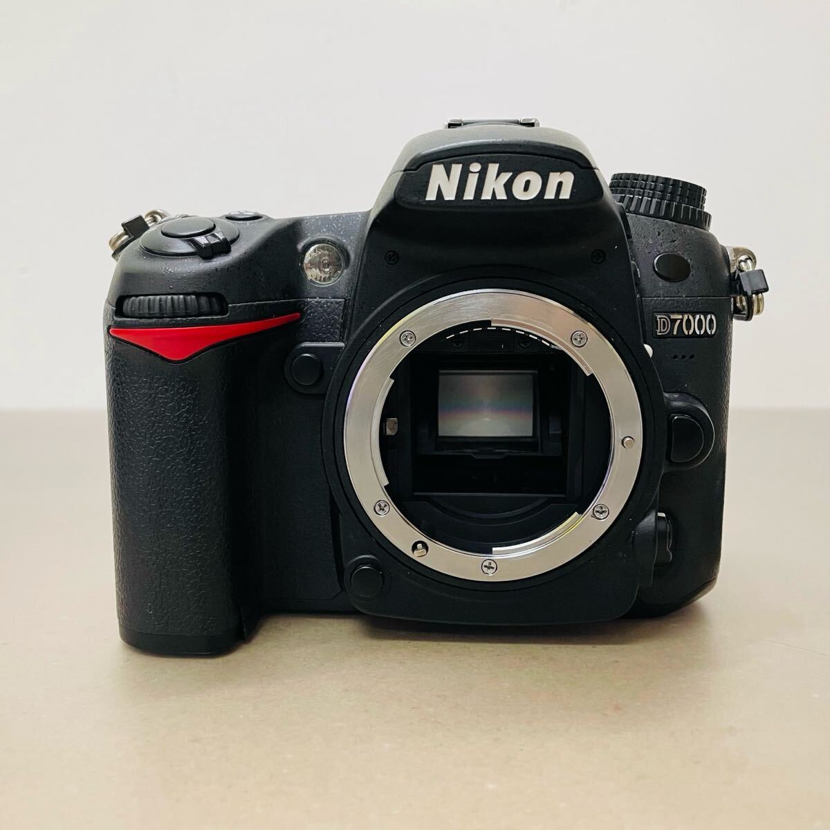 NIKON ニコン D7000 + AF-S DX NIKKOR 18-105mm F3.5-5.6G ED NIKON ニコン D7000 + AF-S DX NIKKOR 18-105mm F3.5-5.6G ED