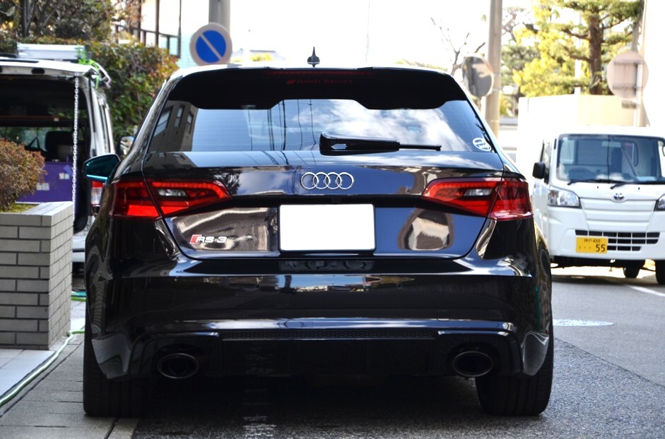 カスタムアウディRS3 カーボンインテーク コイル マフラー 車高調(diào) 大口徑2ピースローター 強化スタビ １オーナー極上正規(guī)ディーラー車