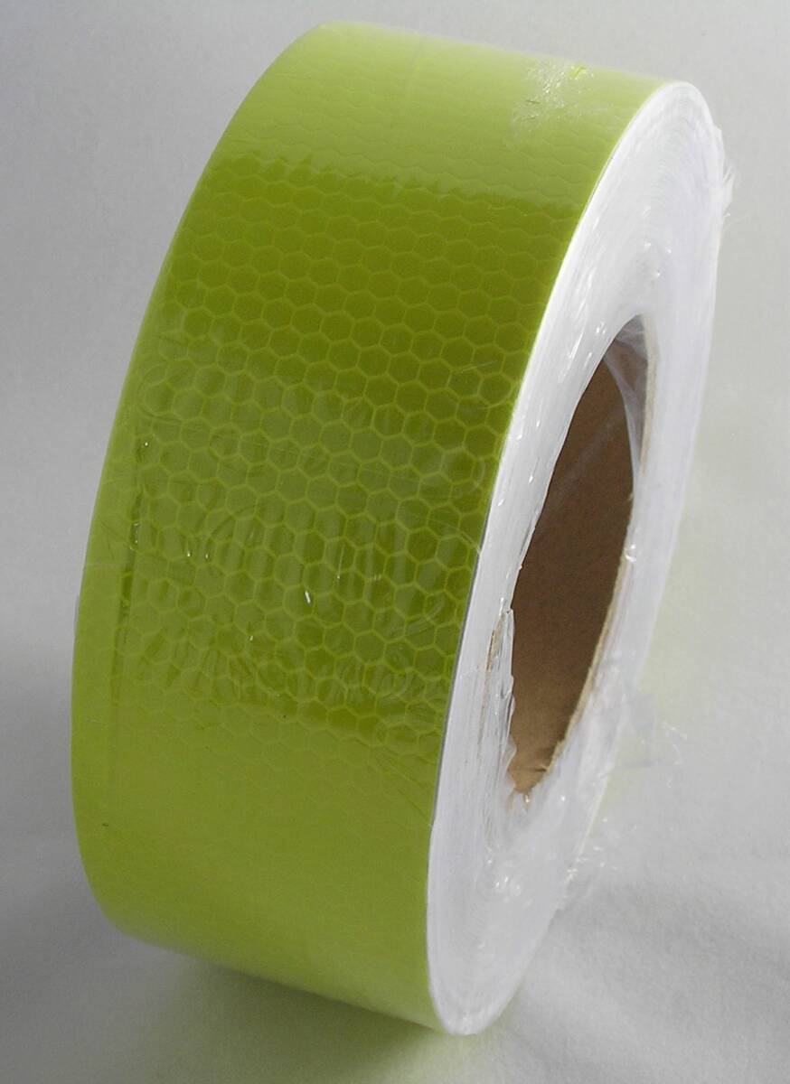 高輝度 反射 テープ 黄金色 イエロー 幅5cm 長さ25m 蛍光 ステッカー 事故 防止 安全 標識 車装飾 シール 耐水性_画像3