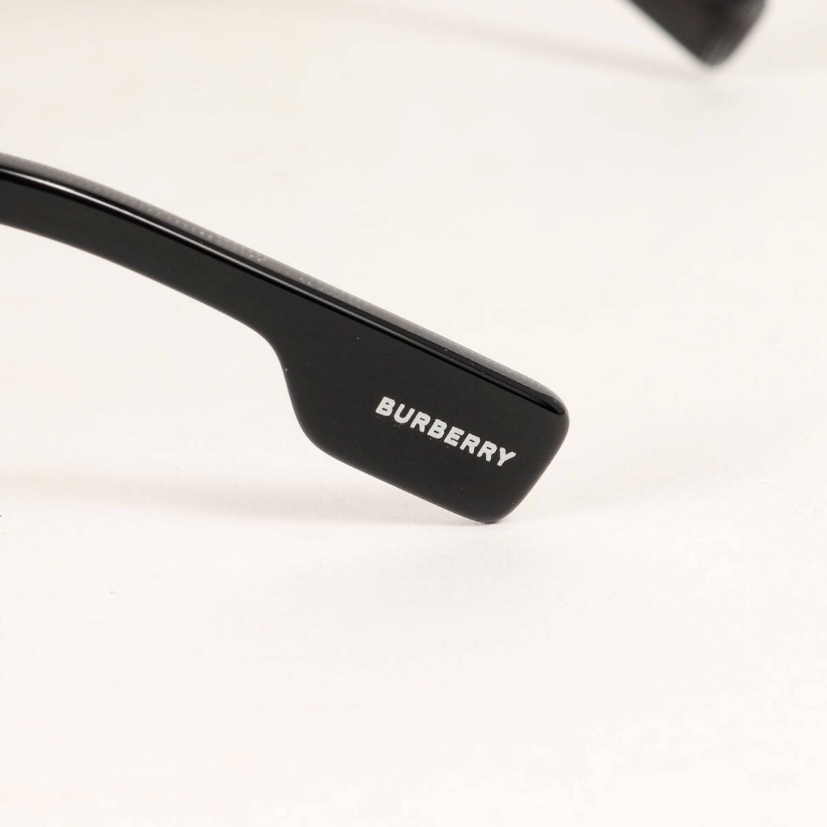 【新品同様】BURBERRY バーバリー サングラス / チェックテンプル アセテート ウェリントン サングラス (Reid B 4359-F) ブラック グレー