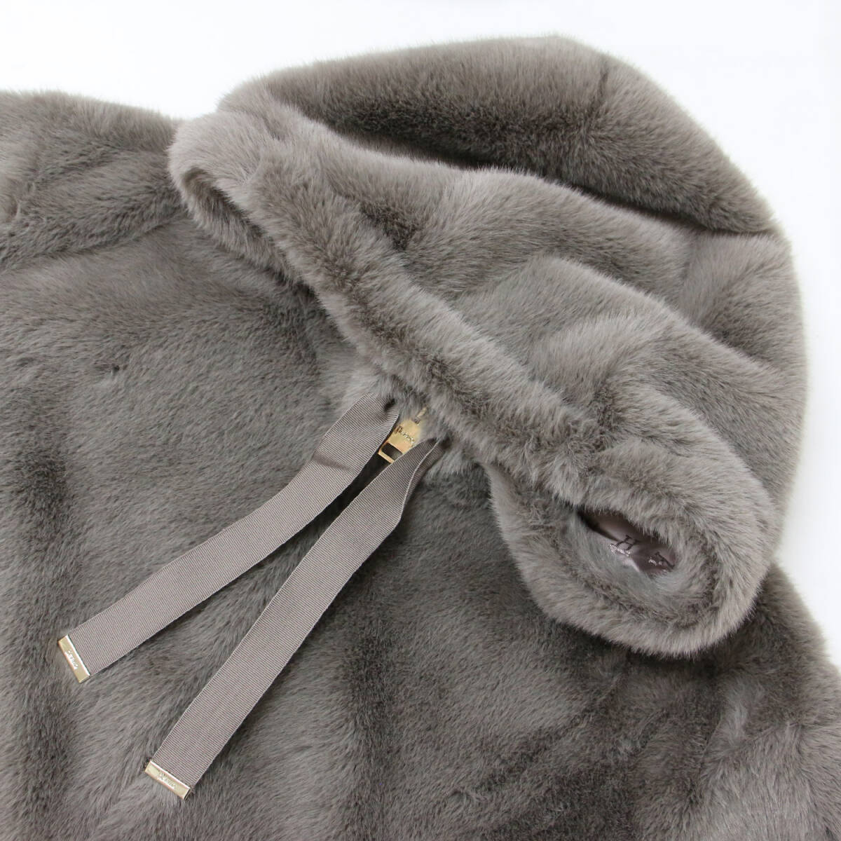 【美品】HERNO ヘルノ ジャケット グレージュ サイズ:42(9號(hào)) / 24秋冬 フェイクファー ジャケット / ショート丈 グログランリボン