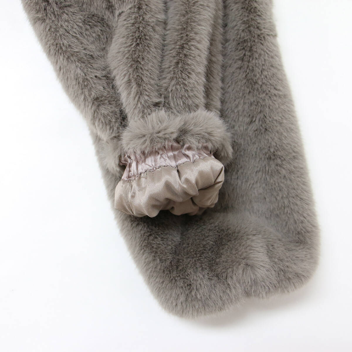 【美品】HERNO ヘルノ ジャケット グレージュ サイズ:42(9號(hào)) / 24秋冬 フェイクファー ジャケット / ショート丈 グログランリボン