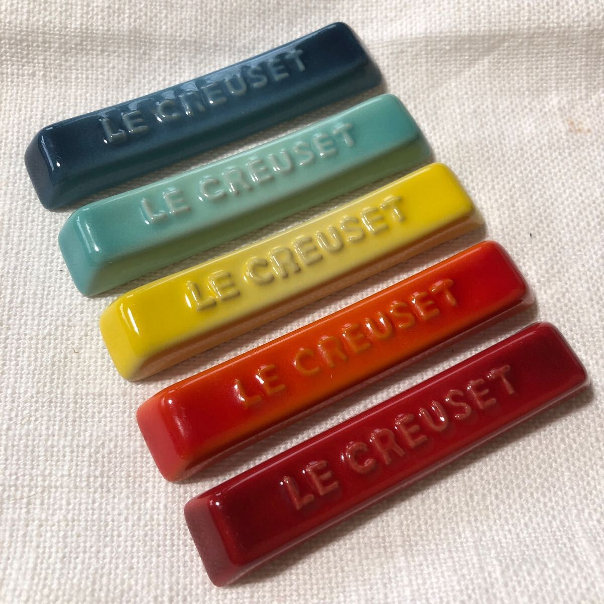 〈送料無料〉ルクルーゼ 箸置き カトラリーレスト スプーンレスト 赤 青 黃 青 オレンジ 水色 はしおき 箸置 Le Creuset