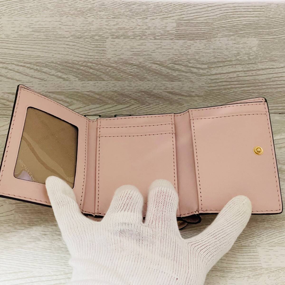 中古品 MICHAEL KORS マイケルコース ミニ財布 三つ折り財布 MKロゴ ピンク_画像5