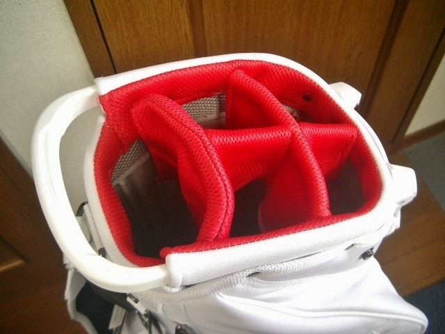 未使用　テーラーメイド　レディース＆ユニセックス　コンパクト　取っ手付　スポーティ　白赤紺　スタンドバッグ _画像4