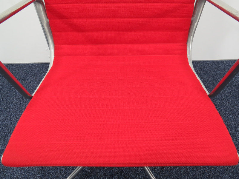 イームズ アルミナムチェア ハーマンミラー(Herman Miller) 中古 Y0017