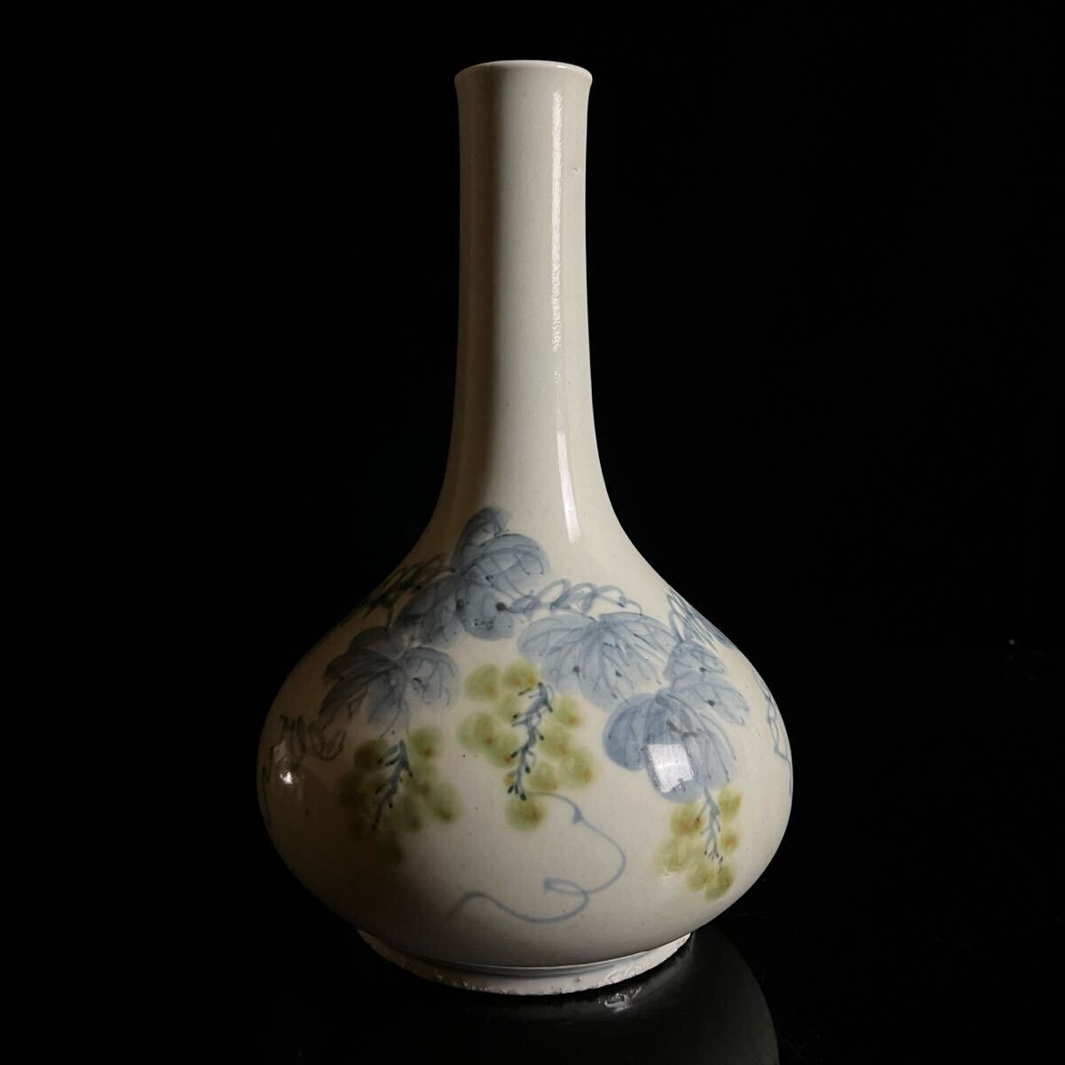 ◇鸛◇ 朝鮮美術 李朝 白磁 染付鉄砂葡萄文花瓶 31cm 箱付 徳利 ◇鸛◇ 朝鮮美術 李朝 白磁 染付鉄砂葡萄文花瓶 31cm 箱付 徳利