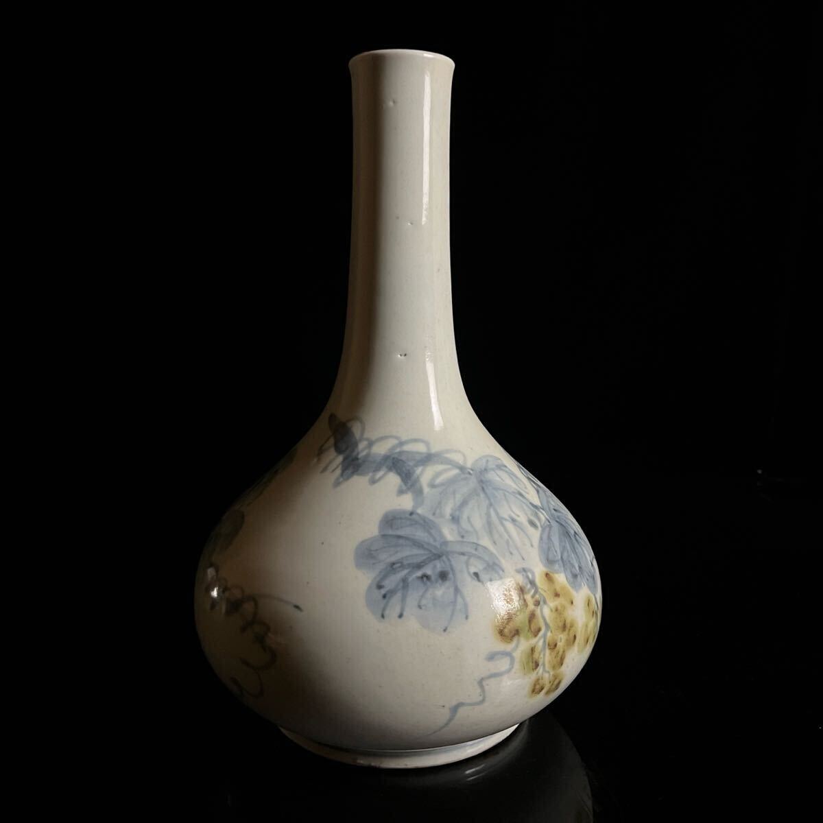 ◇鸛◇ 朝鮮美術 李朝 白磁 染付鉄砂葡萄文花瓶 31cm 箱付 徳利 ◇鸛◇ 朝鮮美術 李朝 白磁 染付鉄砂葡萄文花瓶 31cm 箱付 徳利