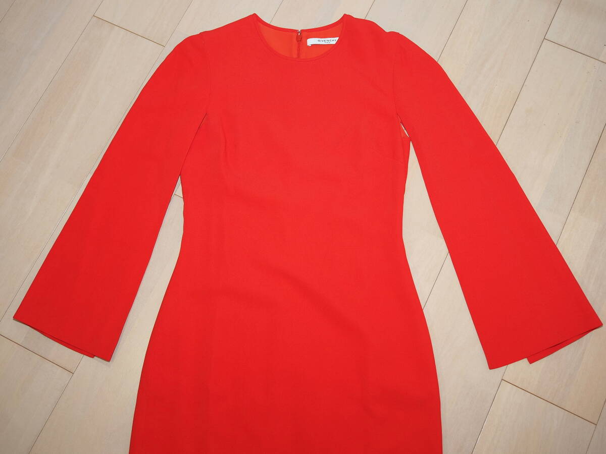  прекрасный товар GIVENCHYji van si.17AW накидка рукав One-piece 38 красный Italy производства 