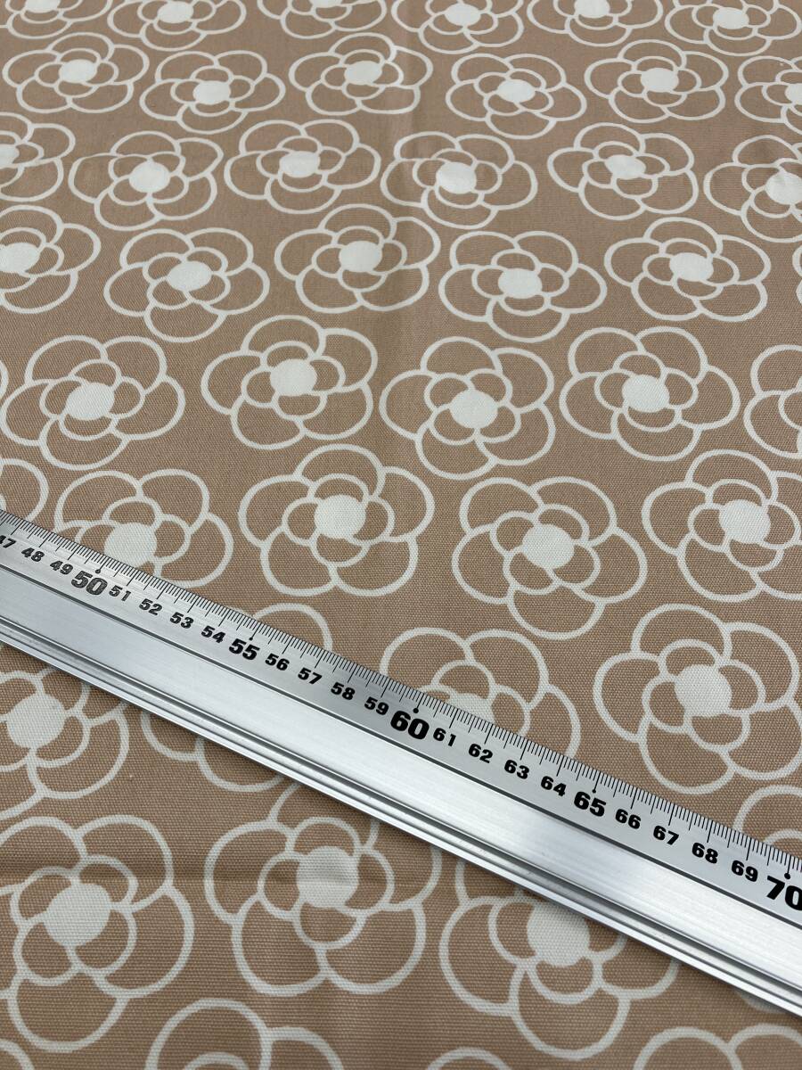 ☆２００ｃｍ（長さ）×１１０ｃｍ（生地巾）☆北欧調カメリア（椿）BG ☆オックス生地 ☆未使用／限定品