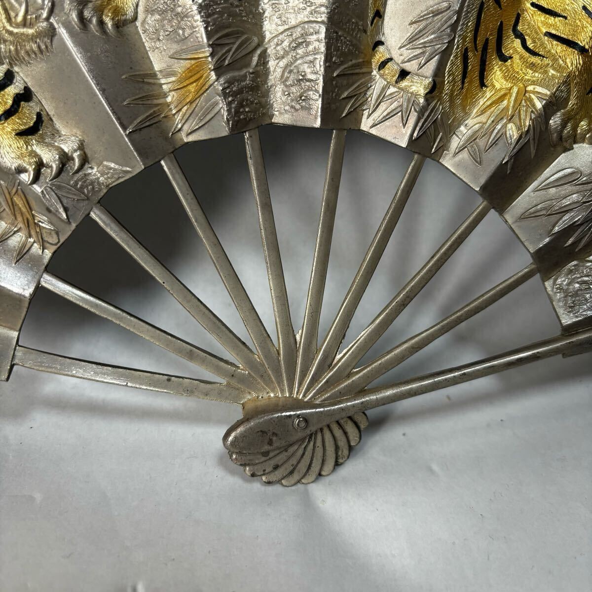 松庵 純金純銀鍍金 虎・竹 扇子置物(美術品)|売買された 松庵 純金純銀鍍金 虎・竹 扇子置物(美術品)|売買された