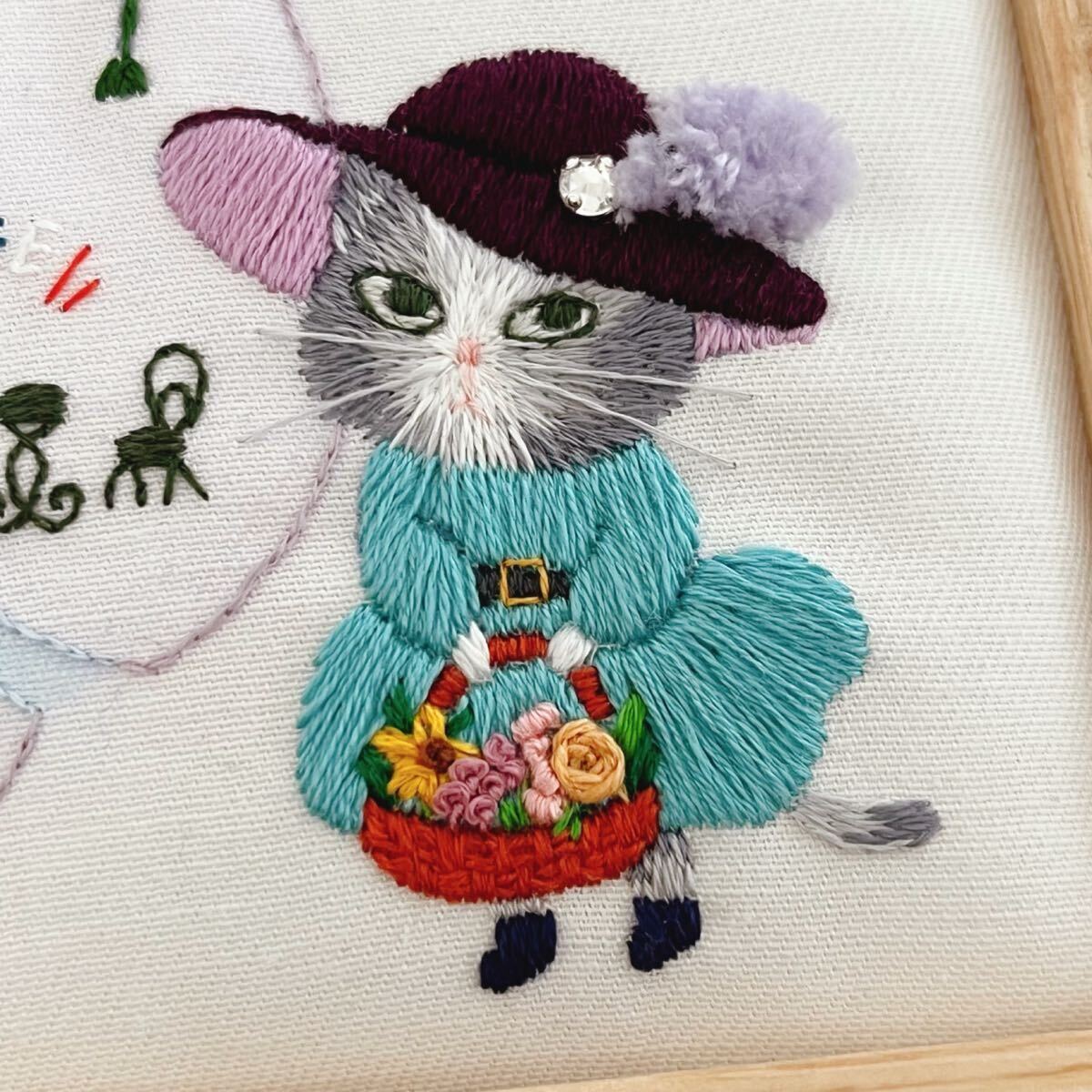 パリにゃんヌのお散歩 刺繍絵 ハンドメイド 手刺繍 フレーム 猫 パリにゃんヌのお散歩 刺繍絵 ハンドメイド 手刺繍 フレーム 猫