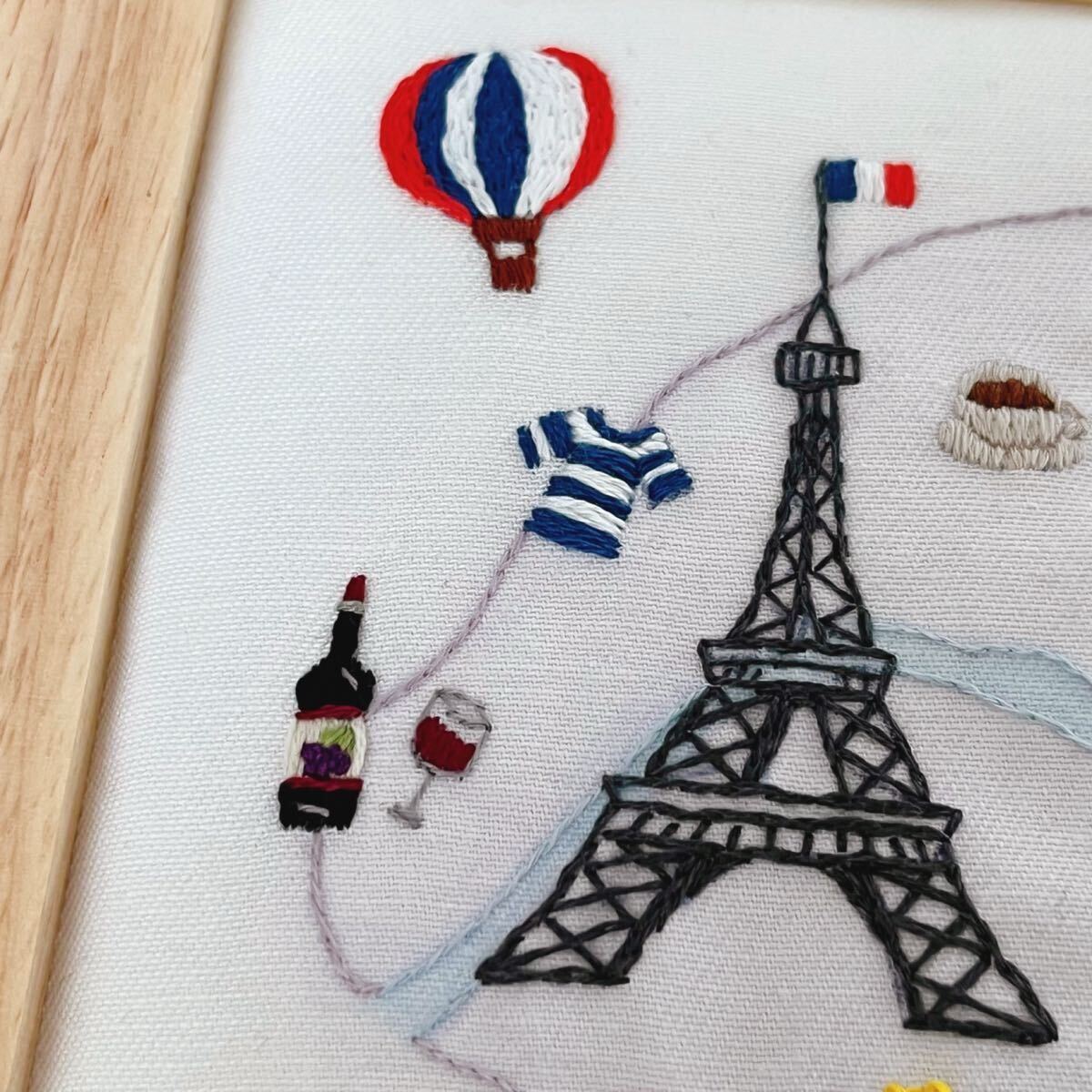 パリにゃんヌのお散歩 刺繍絵 ハンドメイド 手刺繍 フレーム 猫 パリにゃんヌのお散歩 刺繍絵 ハンドメイド 手刺繍 フレーム 猫