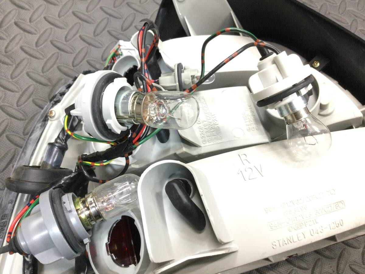 新品長期保管 ホンダ オデッセイ LA-RA6 テールランプ テールライト_画像7
