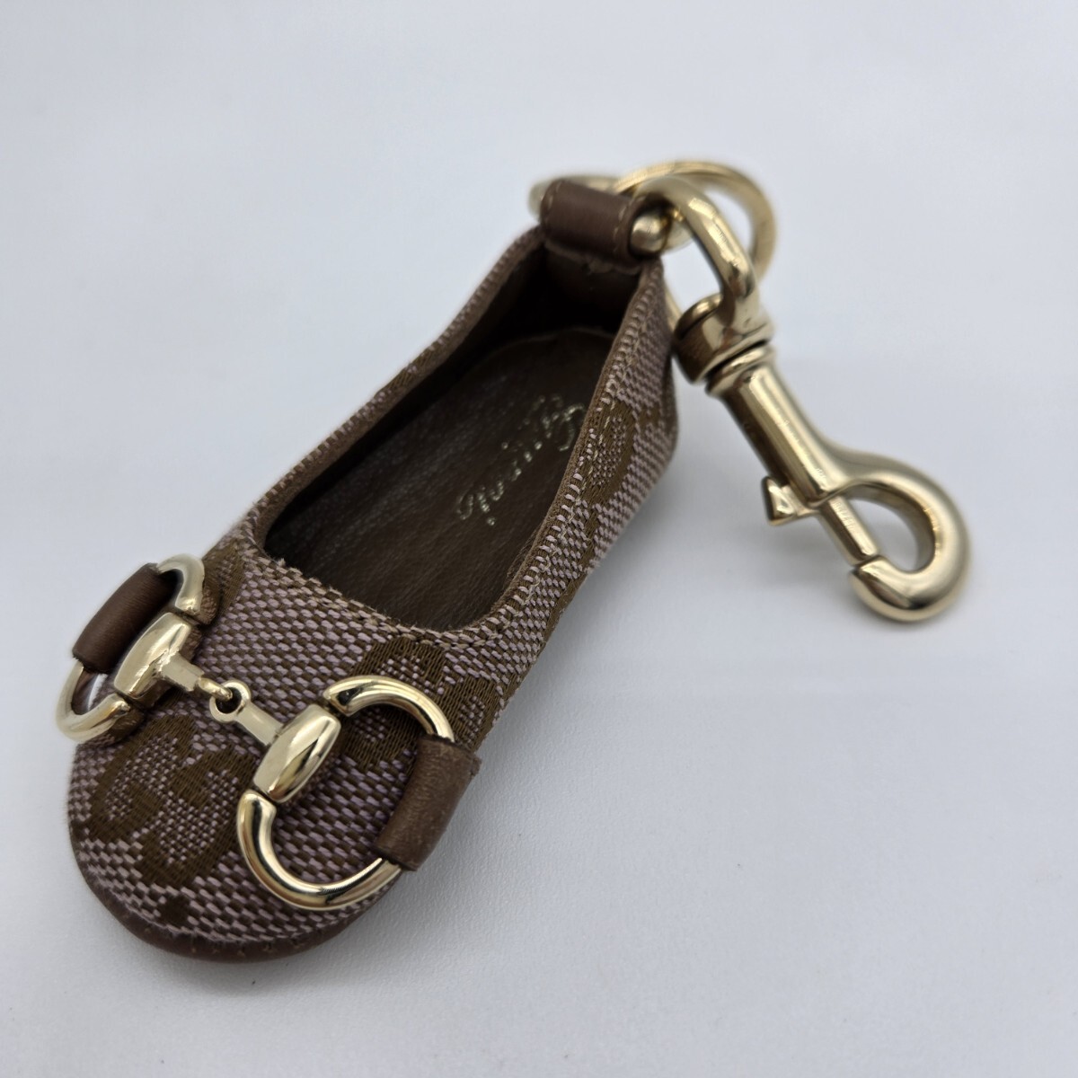 ✨新品未使用 付属品完備✨グッチ チャーム 靴 ホースビット GG GUCCI グッチ キーホルダー キーリング GG キャンバス レザー 靴