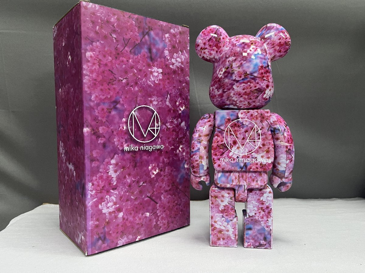 BE@RBRICK x 400% x Mika Ninagawa Sakura 桜 by MEDICOM TOY BE@RBRICK x 400% x Mika Ninagawa Sakura 桜 by MEDICOM TOY