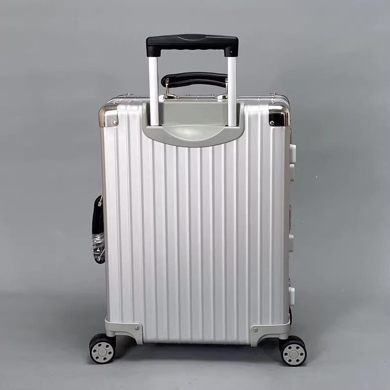 RIMOWA リモワ Classic Fight 20インチ 37リットル 機内持ち込み RIMOWA リモワ Classic Fight 20インチ 37リットル 機内持ち込み