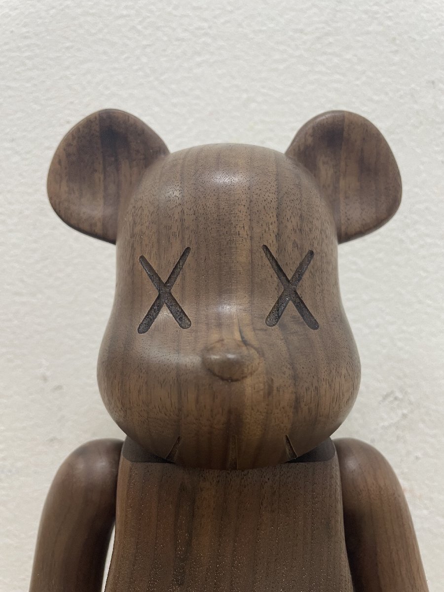 BE@RBRICK WORLD WIDE TOUR KAWS x カリモク x 400% by MEDICOM BE@RBRICK WORLD WIDE TOUR KAWS x カリモク x 400% by MEDICOM