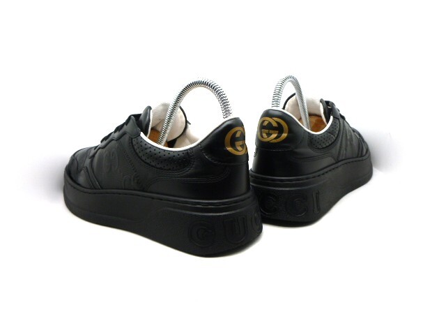 ◆本物保証◆グッチ◆GUCCI◆2025年(133,100円)◆GGエンボス/メンズ/スニーカー/レザー/シューズ/革靴/黒/約26～26.5㎝★☆美品(箱付)☆★