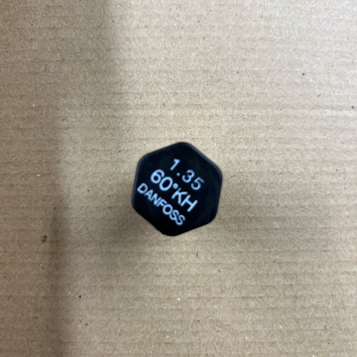 石油給湯器修理部品 長府 ボイラー ノズル DANFOSS 1.35G-60°KH 石油給湯器修理部品 長府 ボイラー ノズル DANFOSS 1.35G-60°KH