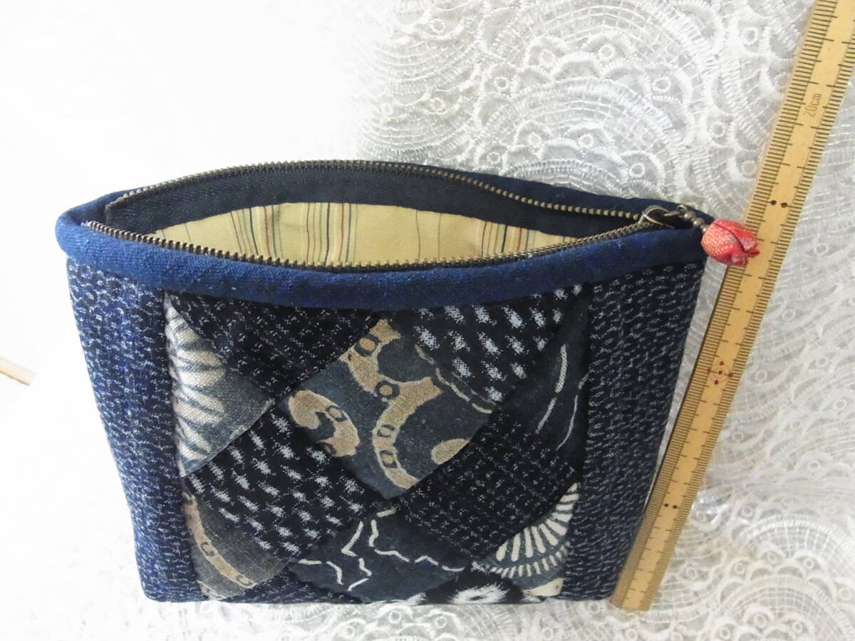 着物リメイク:古布:パッチワーク:藍染・絣のポーチ(女性用 着物リメイク:古布:パッチワーク:藍染・絣のポーチ(女性用
