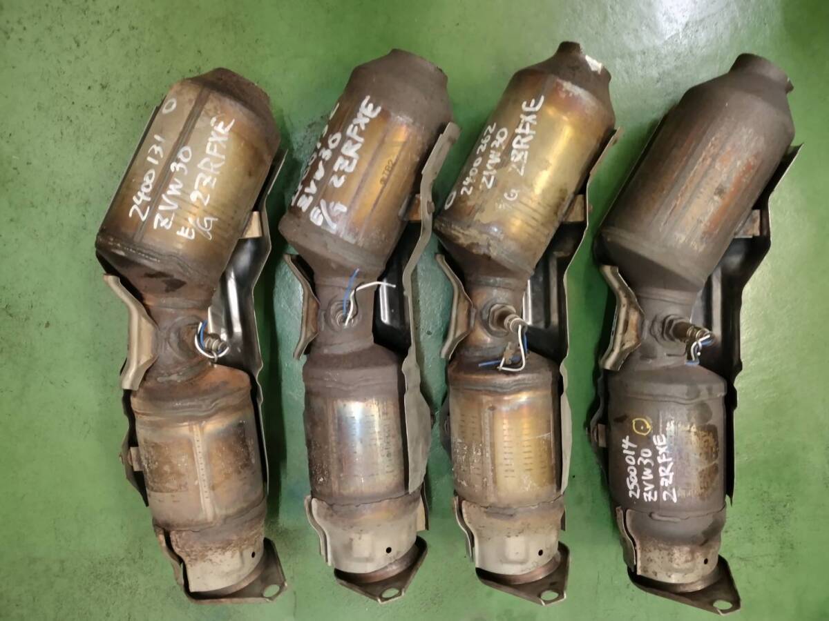 トヨタ　ZVW30　★GP2?TB2★ 　觸媒 4本セット　25SA3