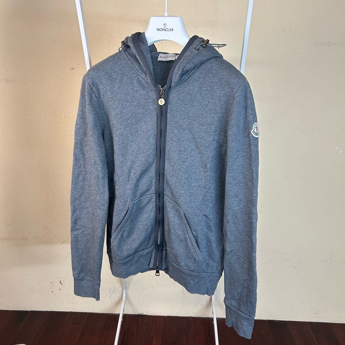 モンクレール パーカー 美品 グレー S 最安値】 MONCLER モンクレール ジップアップパーカーグレーS